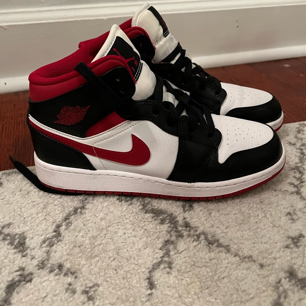 AIR JORDAN 1 MID BLACK GYM RED